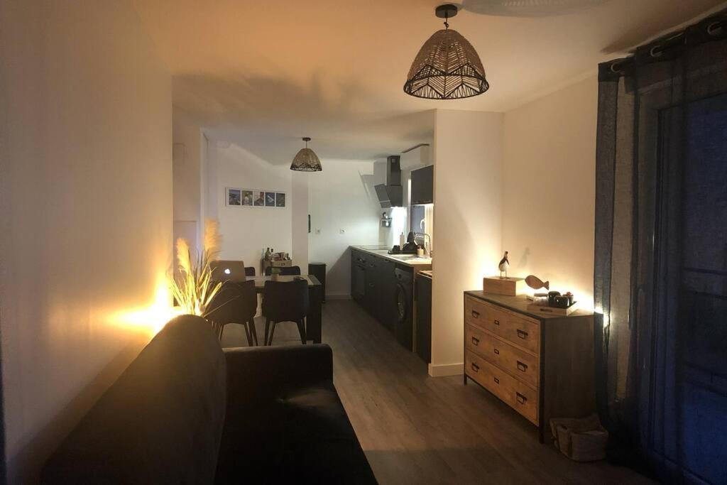 Appartement, Confort, Parking, Terrasse Динан Екстериор снимка