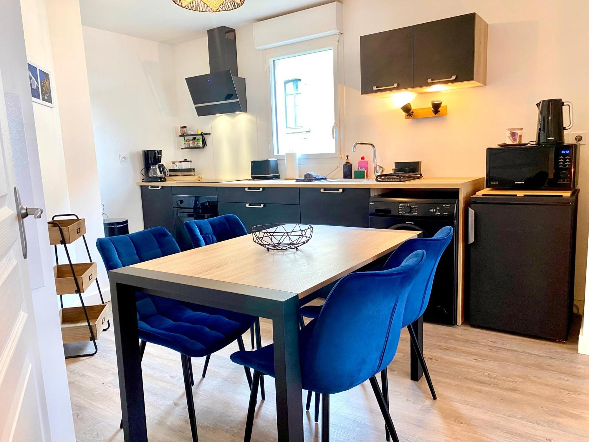 Appartement, Confort, Parking, Terrasse Динан Екстериор снимка