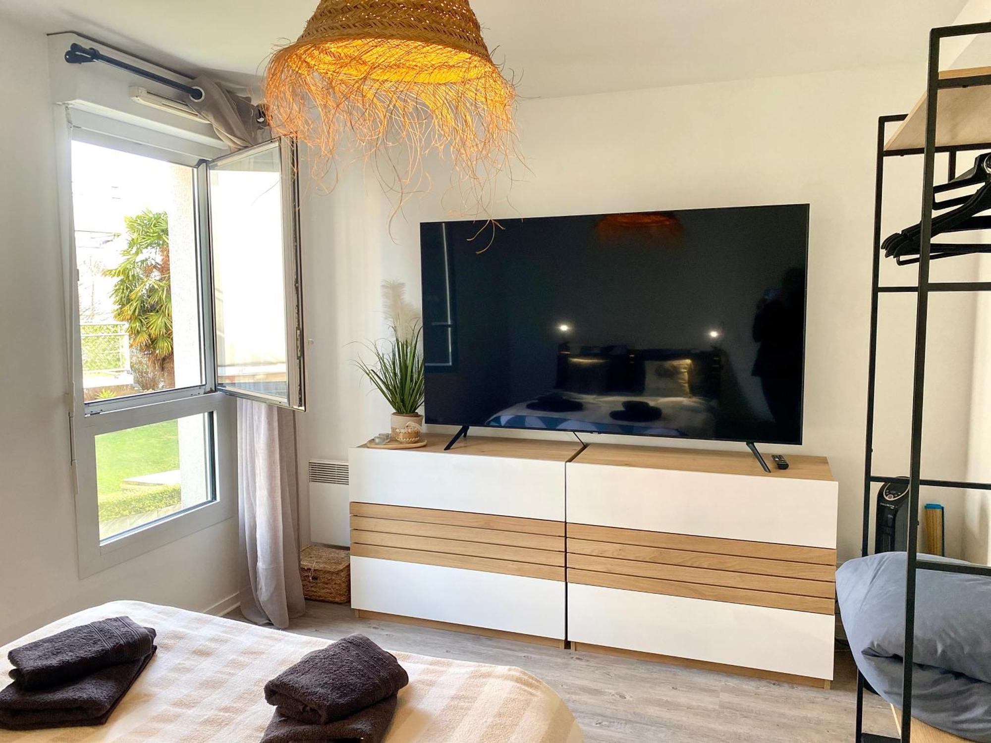 Appartement, Confort, Parking, Terrasse Динан Екстериор снимка