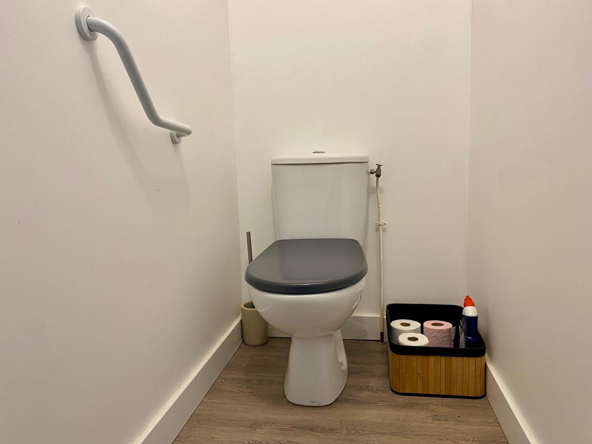 Appartement, Confort, Parking, Terrasse Динан Екстериор снимка